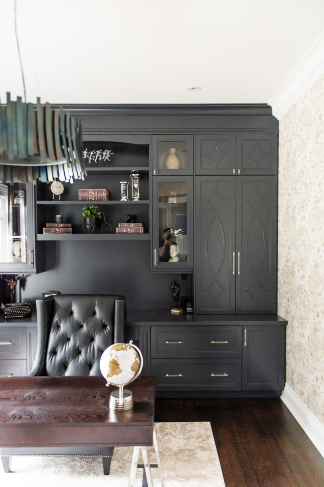 Transitional home design photo in Toronto