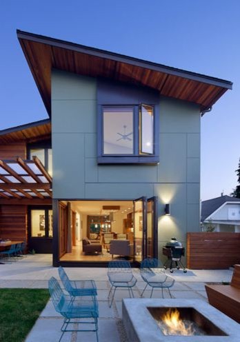 Inspiration for a mid-sized modern two-storey green house exterior in Seattle.