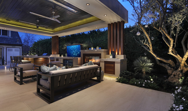 Sofronas Residence modern-patio