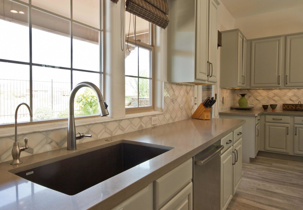 Kitchen - transitional kitchen idea in Phoenix