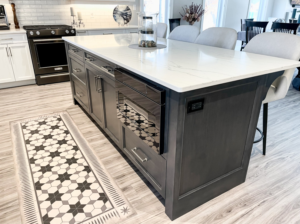 Example of a transitional kitchen design in Toronto