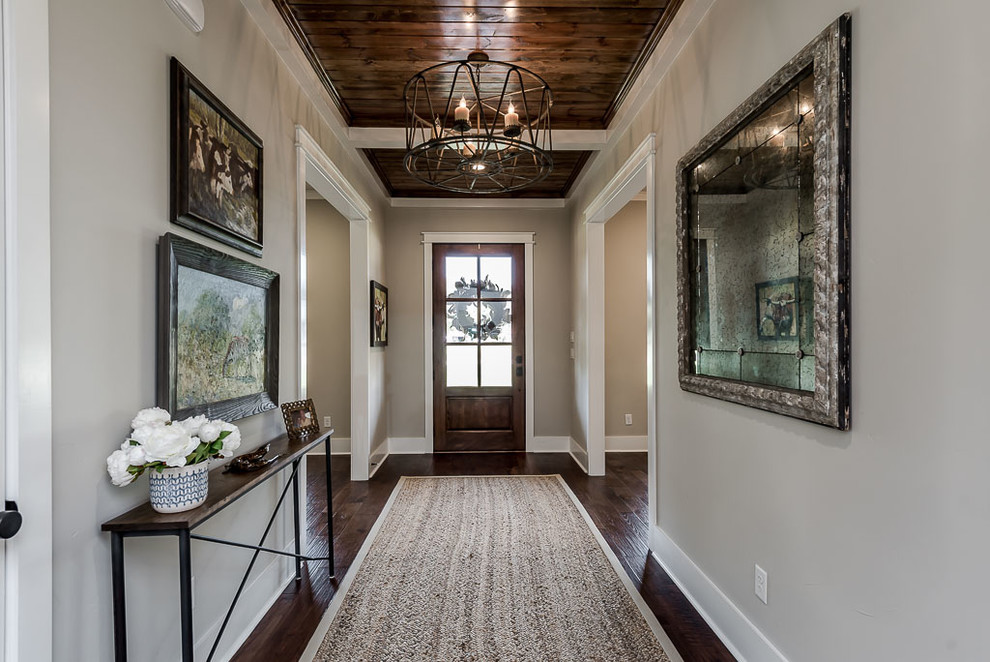 Example of a transitional entryway design in Austin