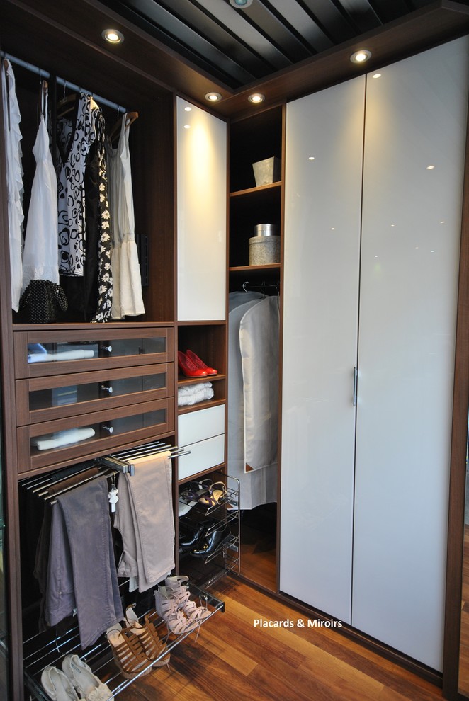 Modern storage and wardrobe in Paris.