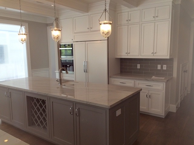 Transitional kitchen photo in San Francisco