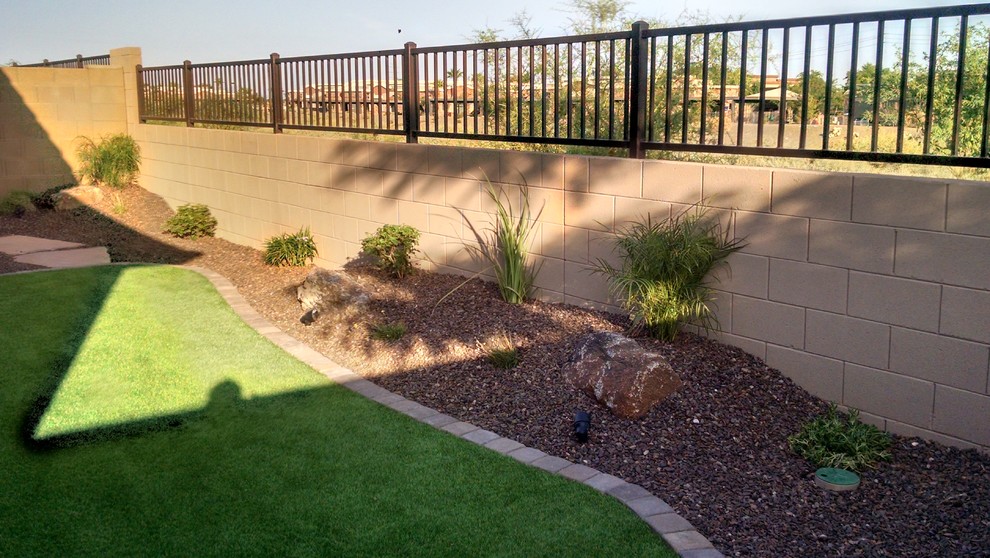 Photo of a small traditional backyard partial sun xeriscape in Phoenix with brick pavers.