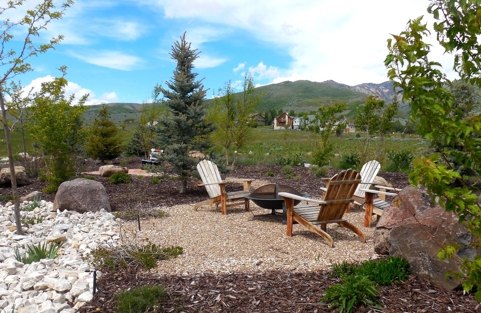 Photo of a mid-sized transitional backyard full sun xeriscape for summer in Salt Lake City with natural stone pavers.