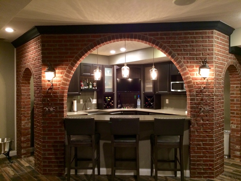 This is an example of a mid-sized transitional home bar in Indianapolis.