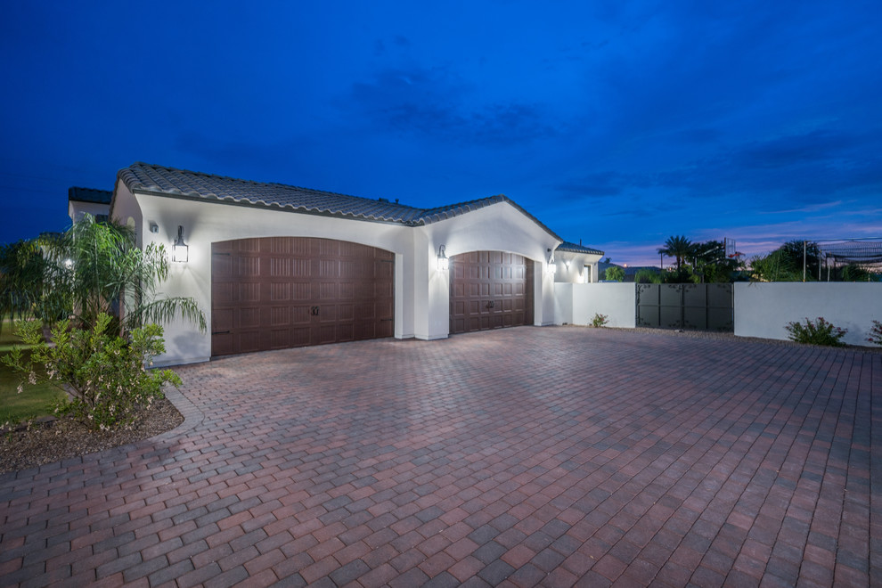 Inspiration for a transitional home design remodel in Phoenix