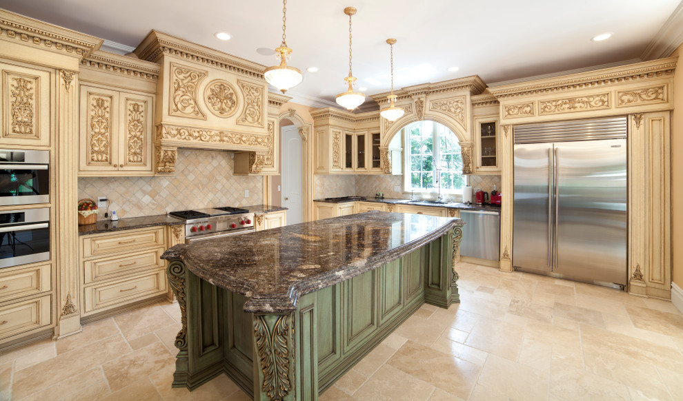 Example of a large classic u-shaped beige floor eat-in kitchen design in New York with a single-bowl sink, shaker cabinets, beige cabinets, quartz countertops, beige backsplash, quartz backsplash, an island and black countertops
