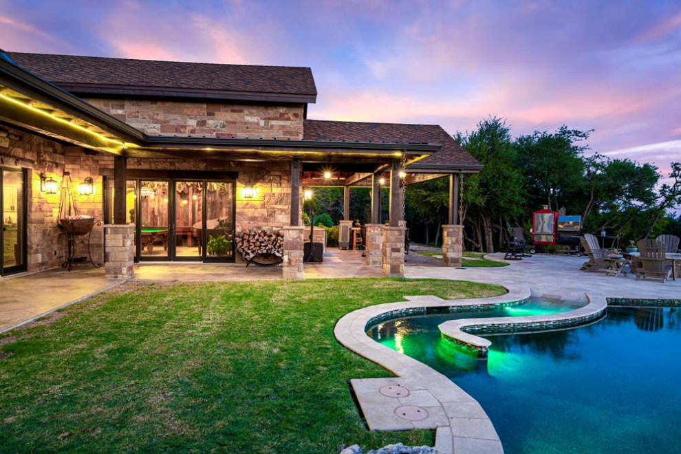 Home design - rustic home design idea in Austin