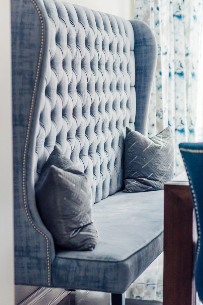 Transitional home design photo in Toronto