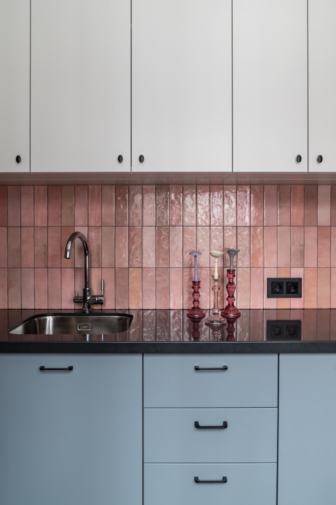 Уютная однокомнатная квартира с большим окном