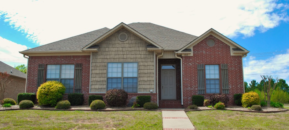 This is an example of a traditional brick red exterior in Little Rock.