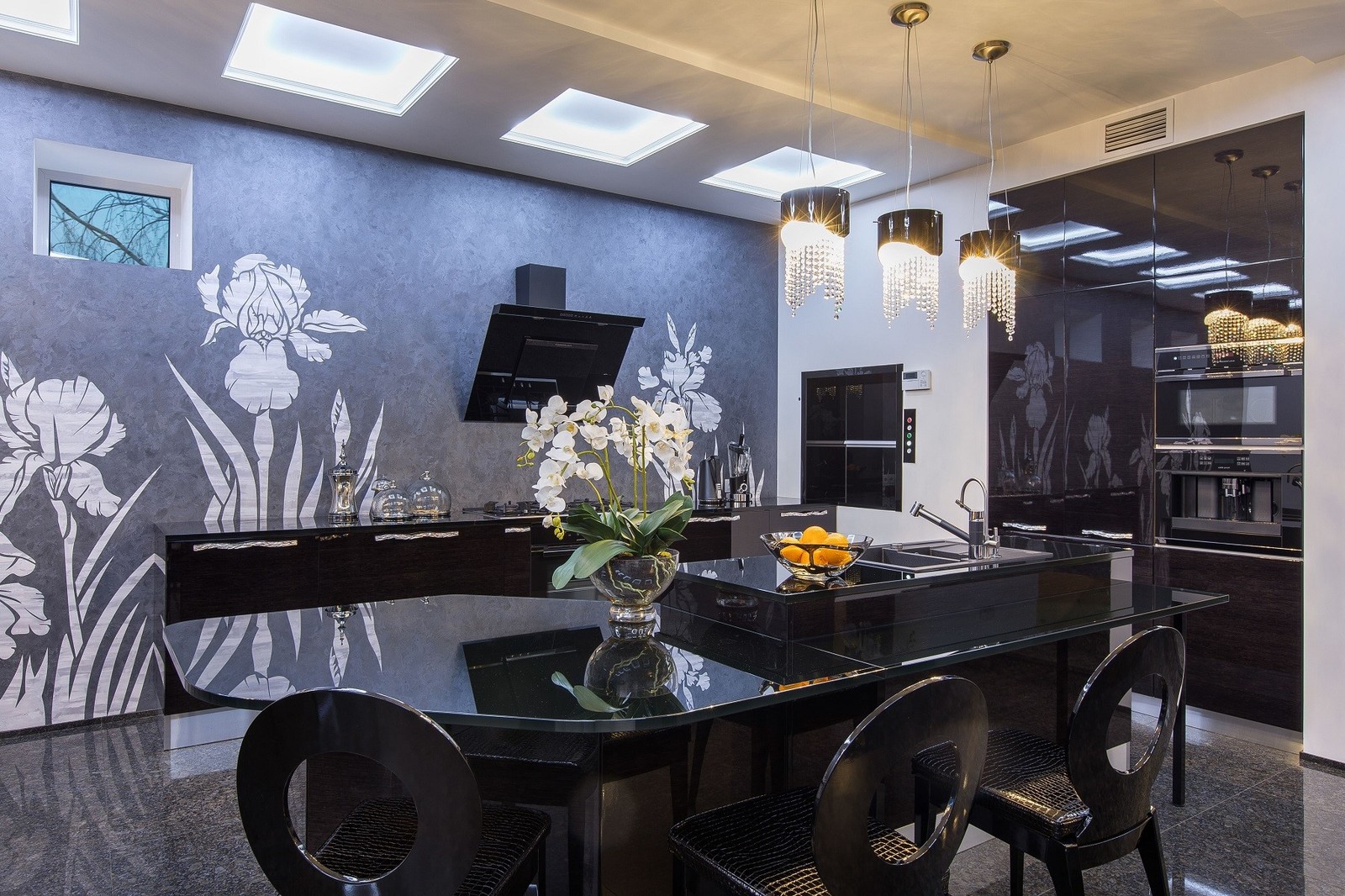 Дом с бассейном