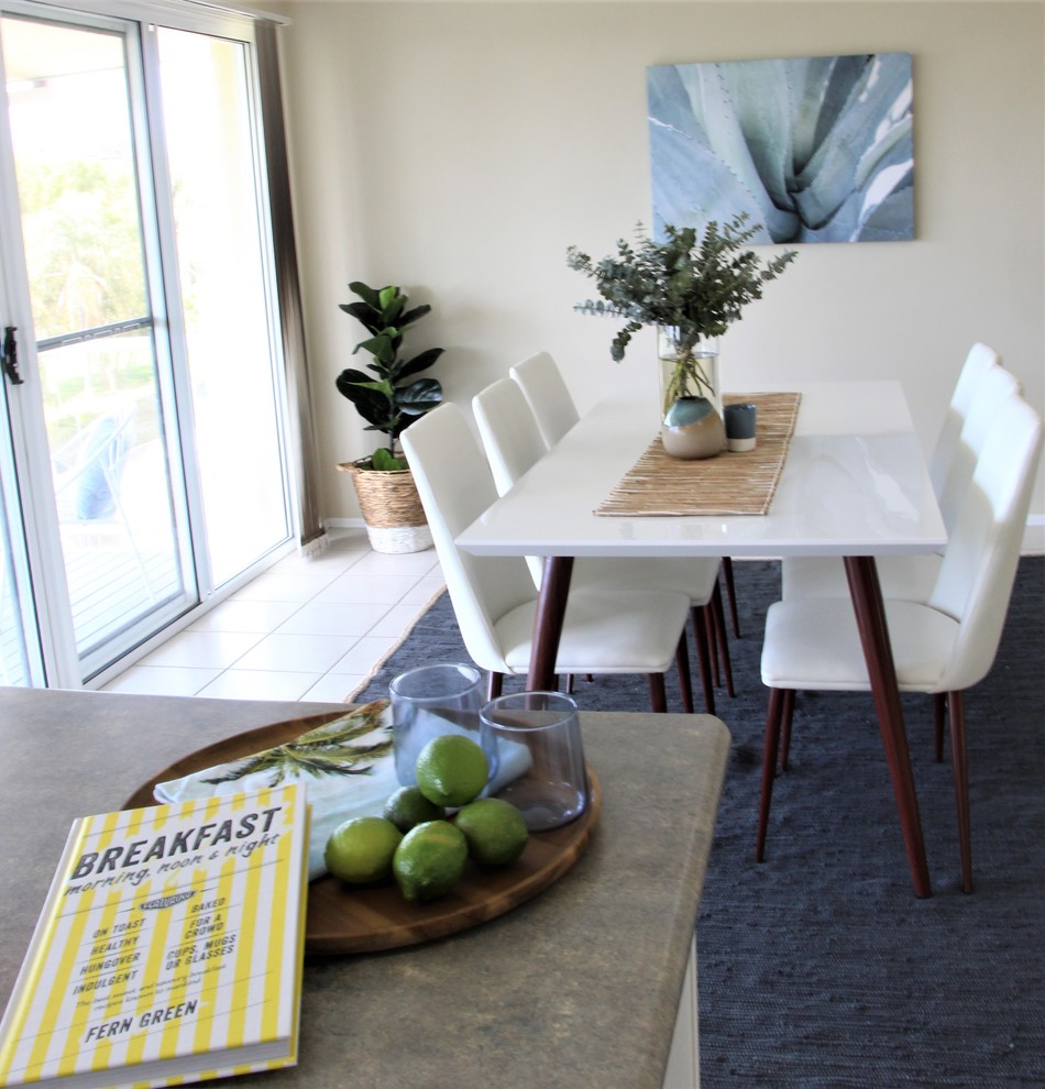 Modern dining room in Gold Coast - Tweed.