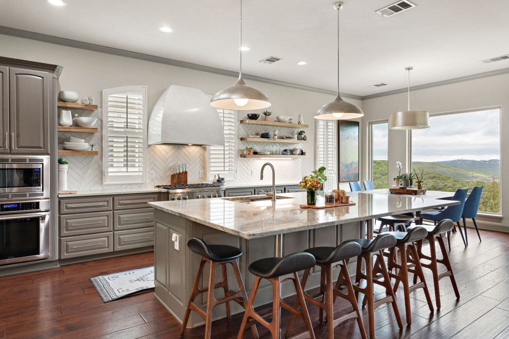 Inspiration for a transitional kitchen remodel in Austin