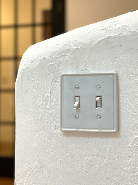 三角屋根が可愛いシンプルスタイリッシュな家 moderne-salon