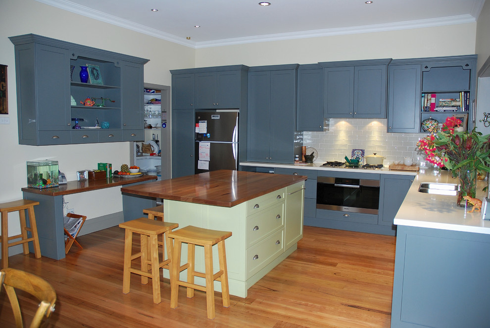 Design ideas for a transitional kitchen in Sydney.