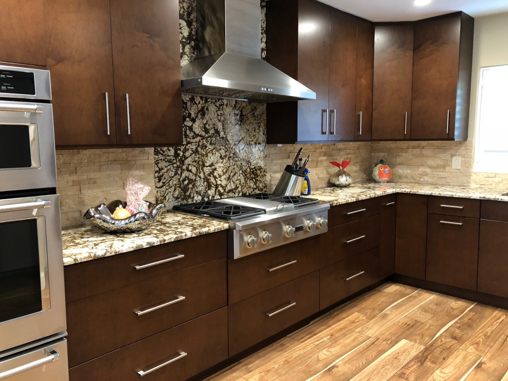 Transitional kitchen photo in Miami