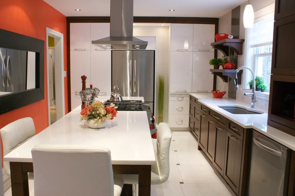 Example of a mid-sized trendy porcelain tile and white floor enclosed kitchen design with an undermount sink, shaker cabinets, white cabinets, quartz countertops, stainless steel appliances and an island