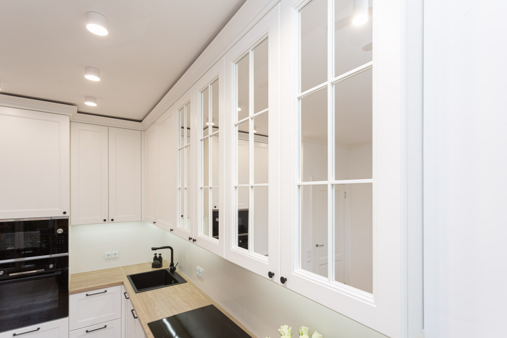 Белая кухня в стиле современная классика