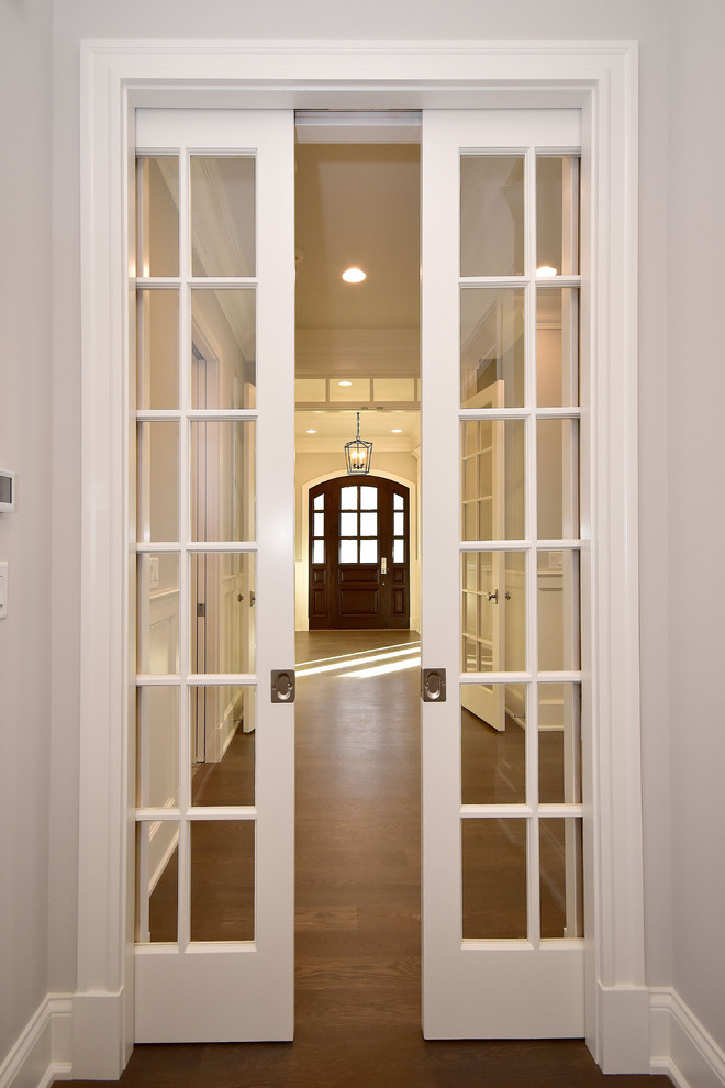 Example of a transitional home design design in Chicago