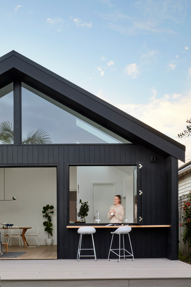 Mid-sized contemporary patio in Melbourne.