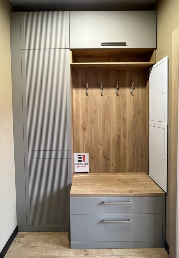 Распашной шкаф с фрезой "Волна"