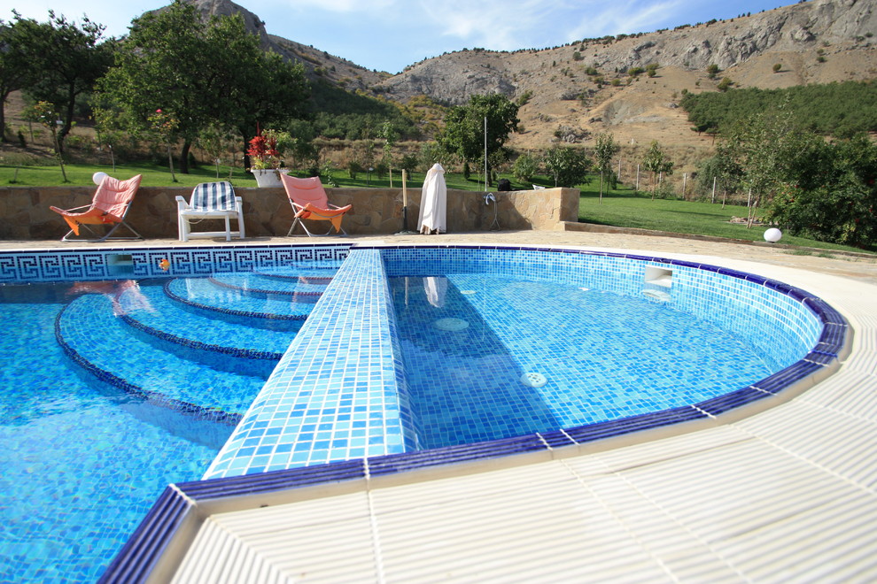 Бассейн в Крыму