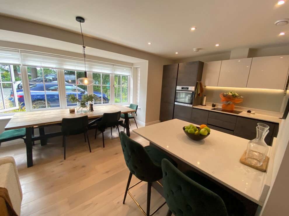 Photo of a modern home in Surrey.