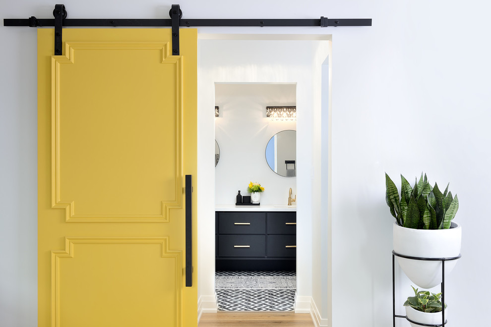 Inspiration for an eclectic home design remodel in Toronto