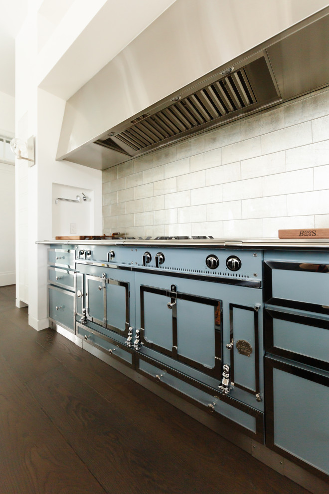 Inspiration for a transitional kitchen remodel in Tampa