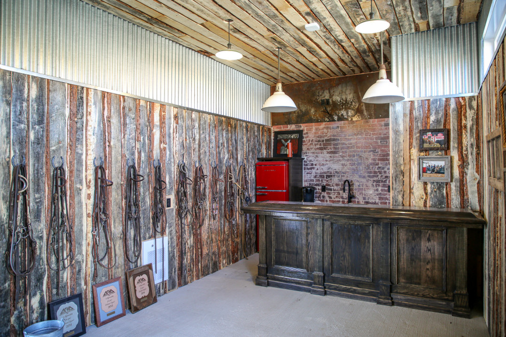Home design - rustic home design idea in Calgary