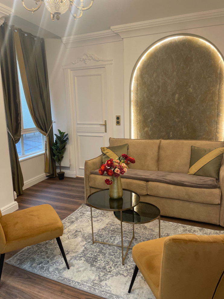 This is an example of a mid-sized transitional living room in Paris.