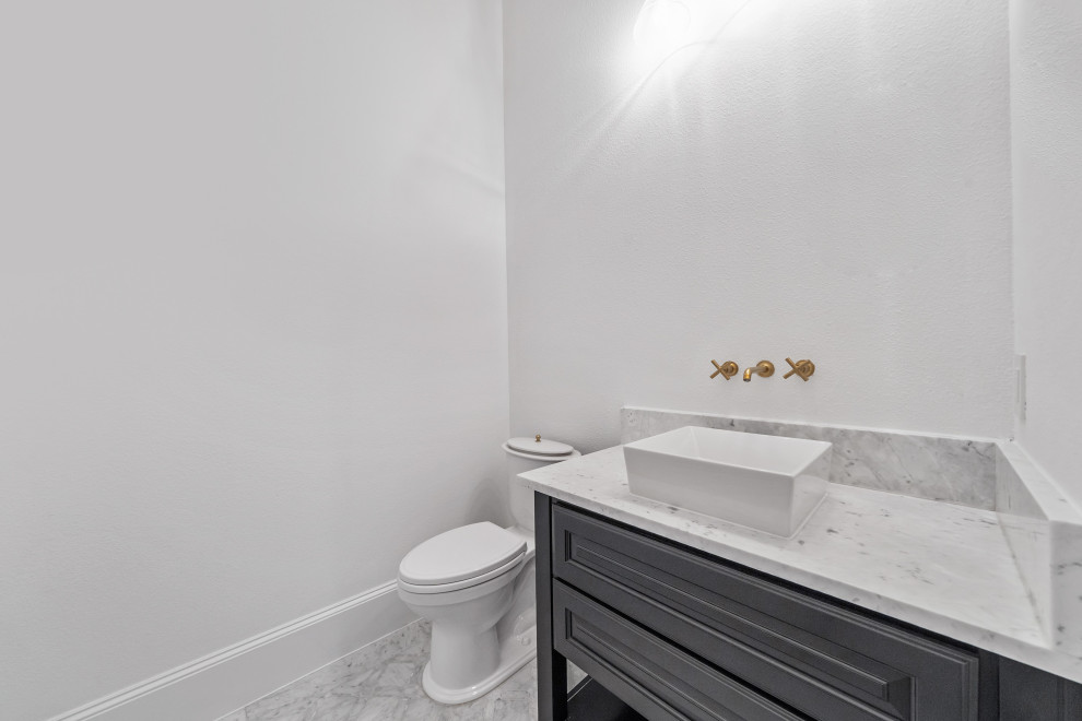 Home design - transitional home design idea in Houston