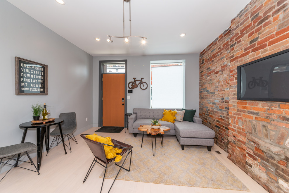 Inspiration for a transitional home design remodel in Cincinnati