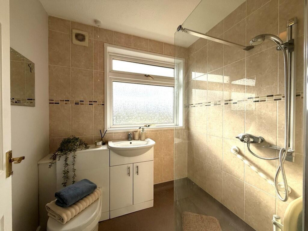 4 Woodleigh Close - Stage To Sell