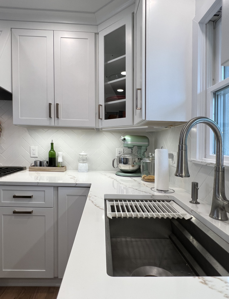 Example of a transitional kitchen design in New York