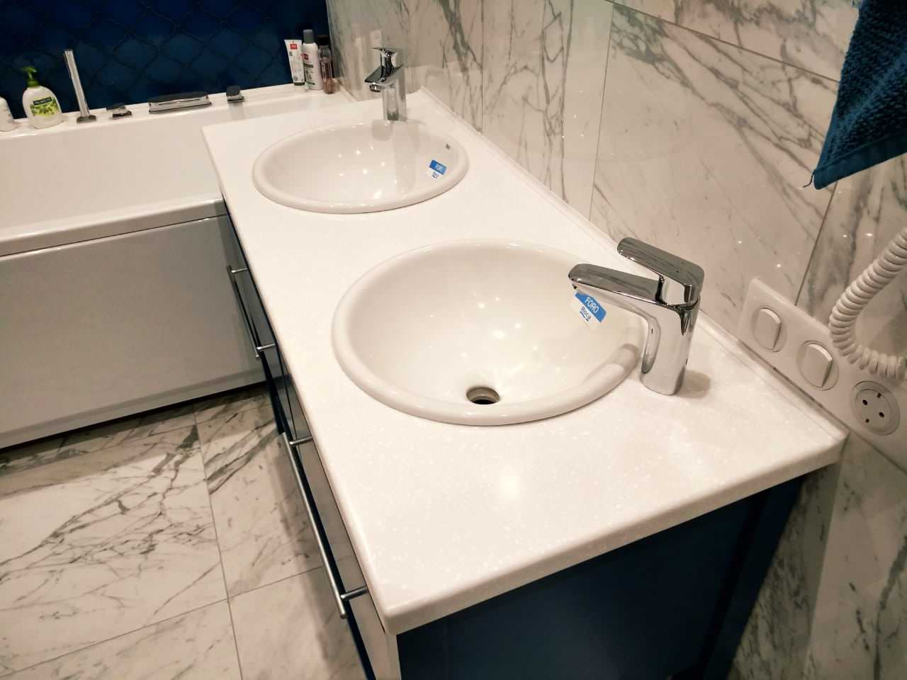 Мебель и аксессуары для ванной комнаты.