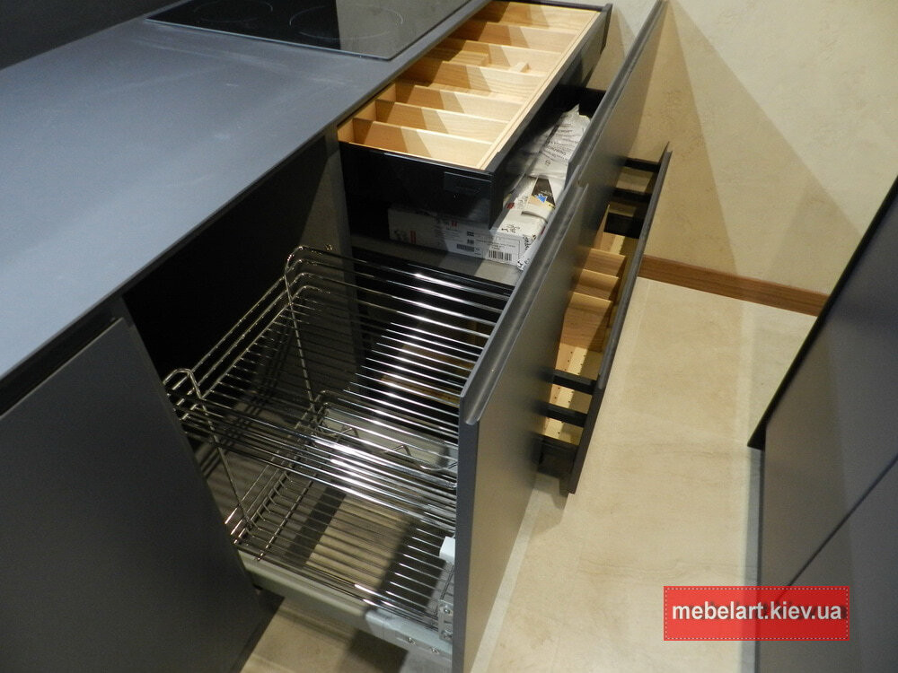 Кухня с кухонным островом