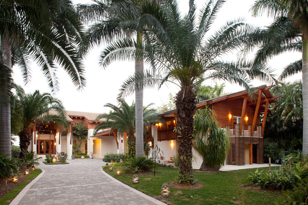 Design ideas for a tropical stucco exterior in Miami.