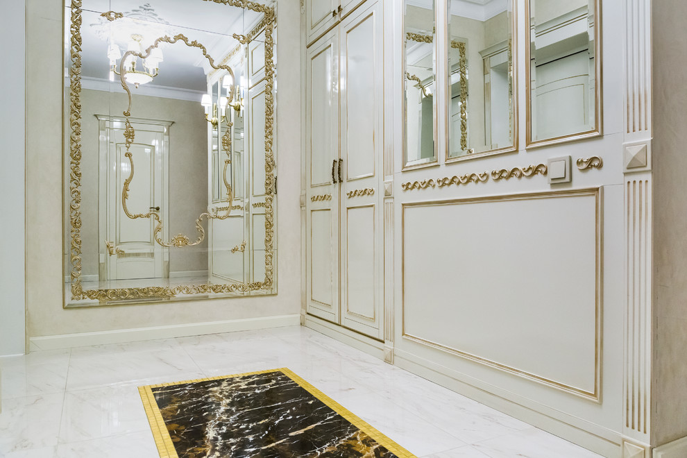 Прихожая в классическом стиле.