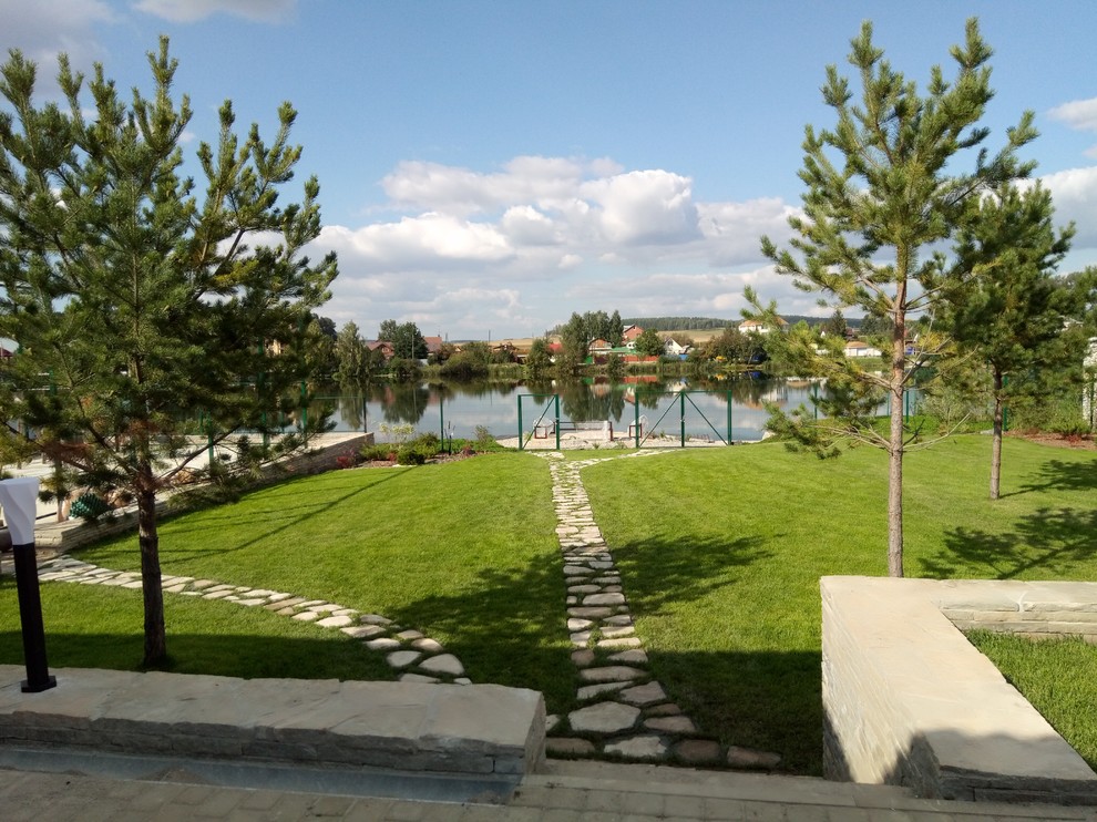 Дом на берегу реки