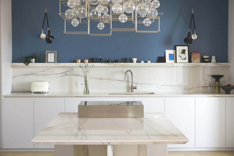 Inspiration for a mid-sized modern single-wall eat-in kitchen in Milan with tile benchtops, white splashback, porcelain splashback, no island and white benchtop.