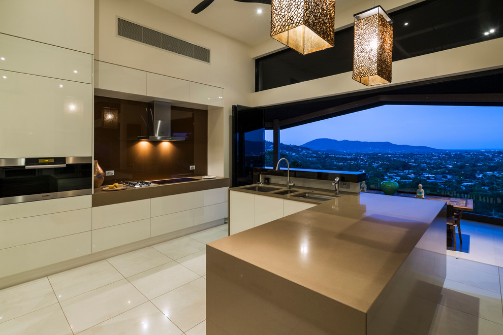 Photo of a modern kitchen in Cairns.