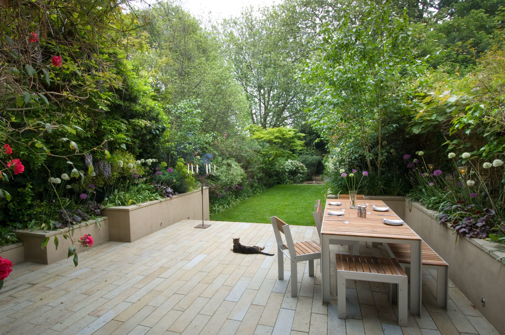 Contemporary patio in London.