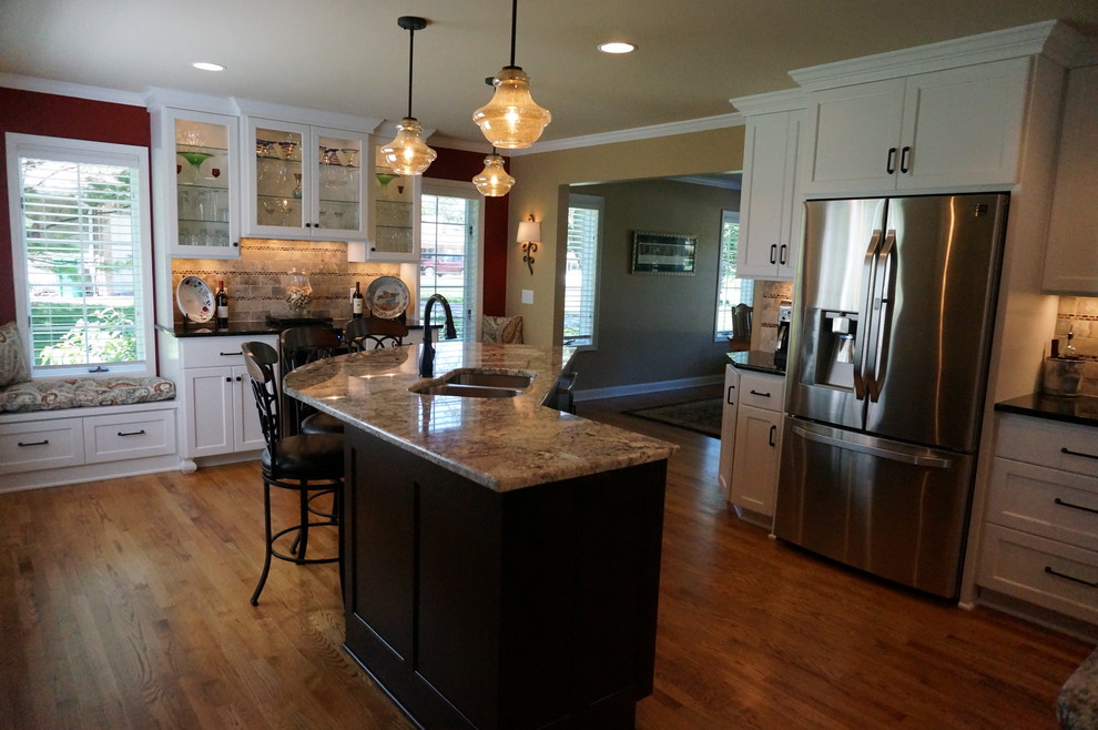 Transitional kitchen photo in Minneapolis
