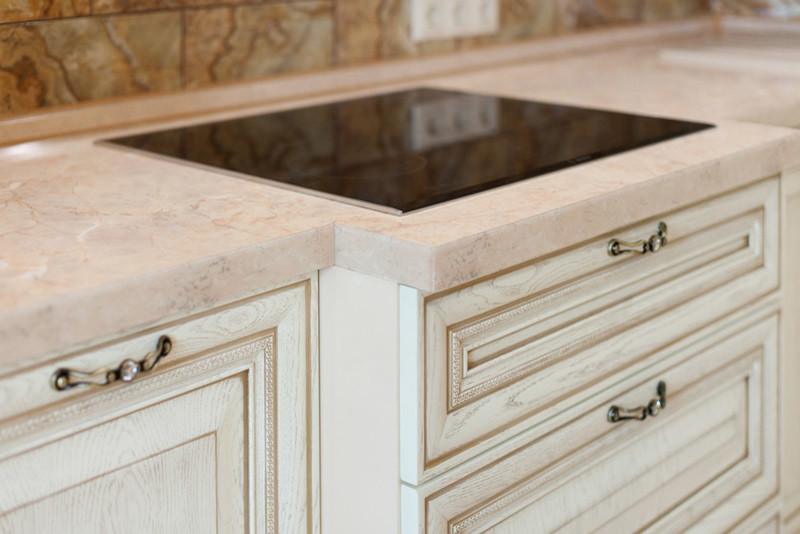 Классическая кухня из массива дуба