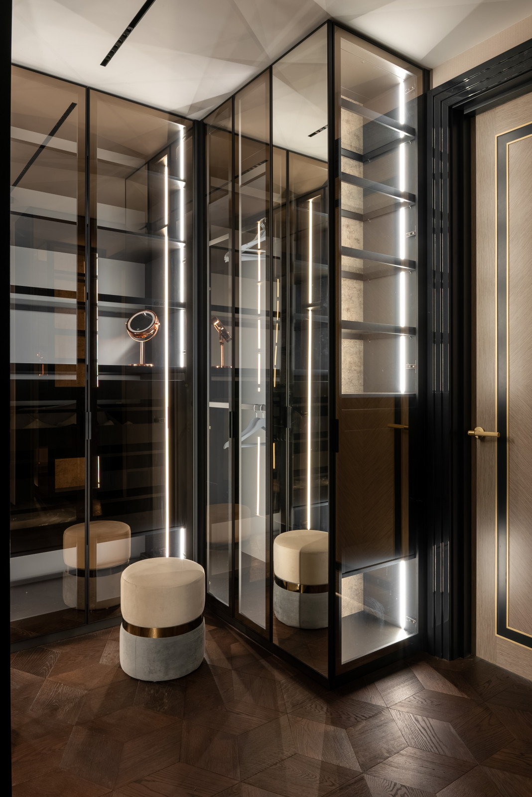 Стеклянный гардероб