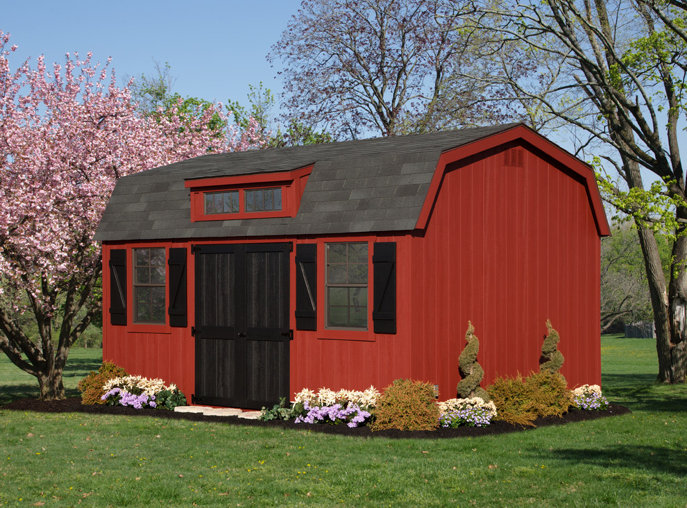 Design ideas for a mid-sized traditional detached barn in Philadelphia.